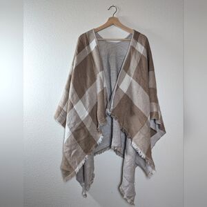 Uniqlo‎ Fall Plaid Beige And White Poncho